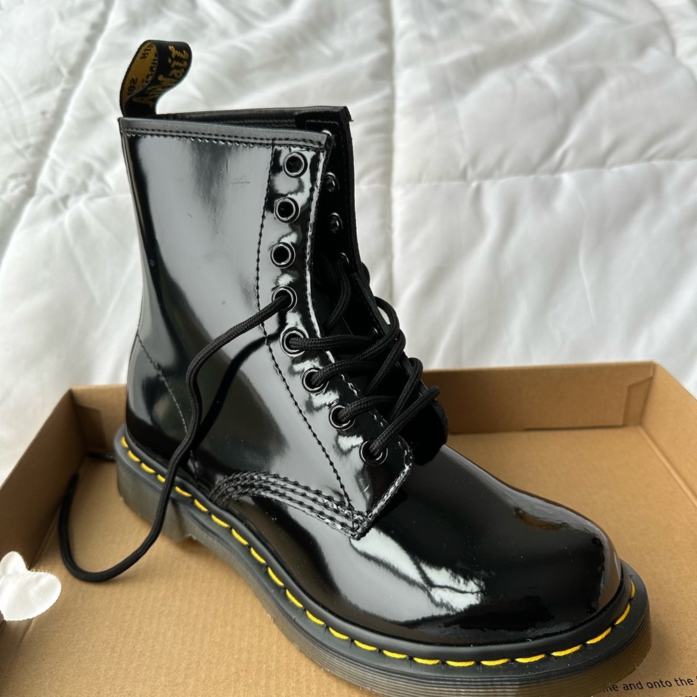 Doc Martens 1460 W Women’s Patent Lamper Boots || New in Box